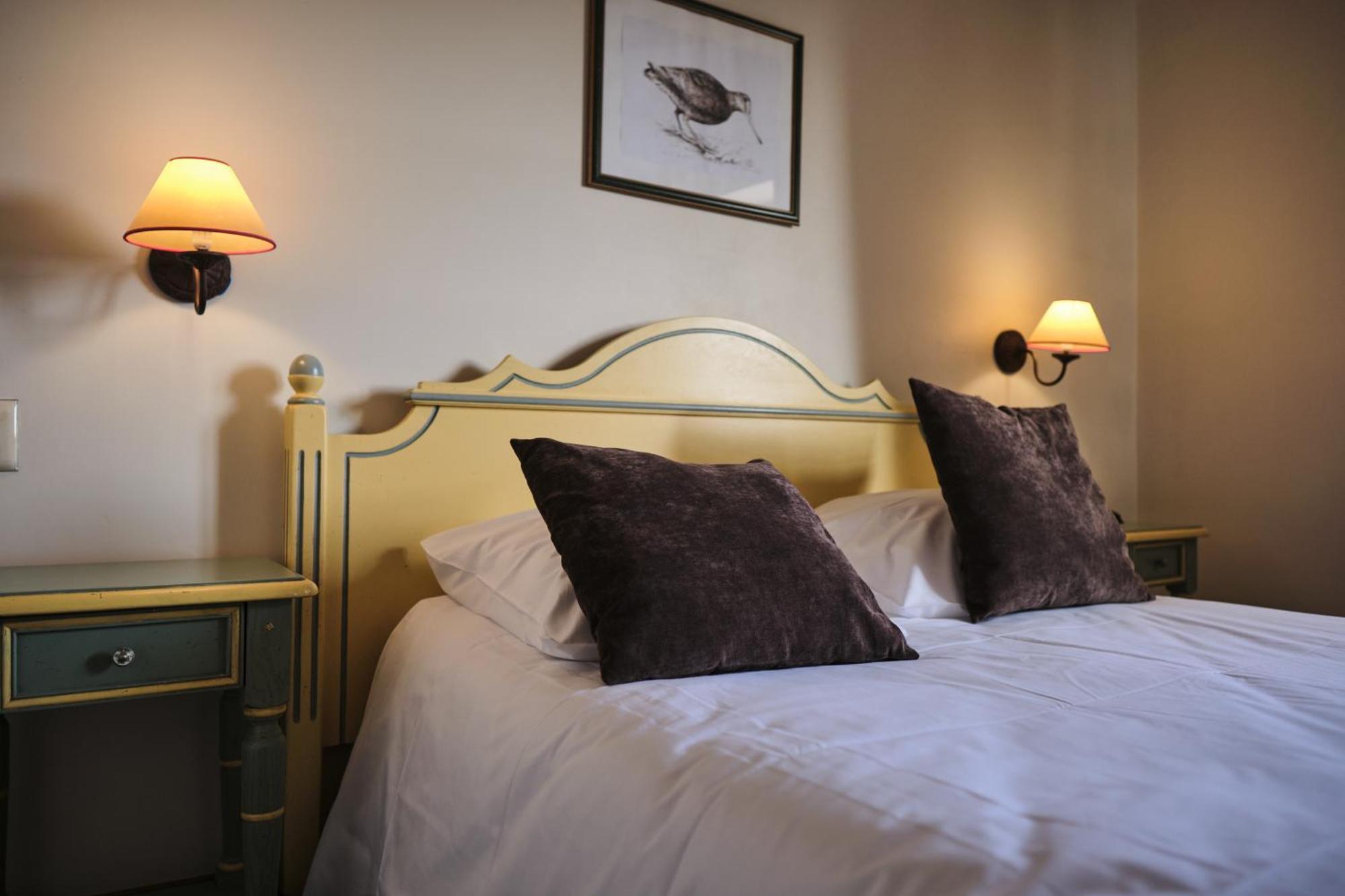 Hostellerie De La Tour D'Auxois โซลิเยอ ภายนอก รูปภาพ