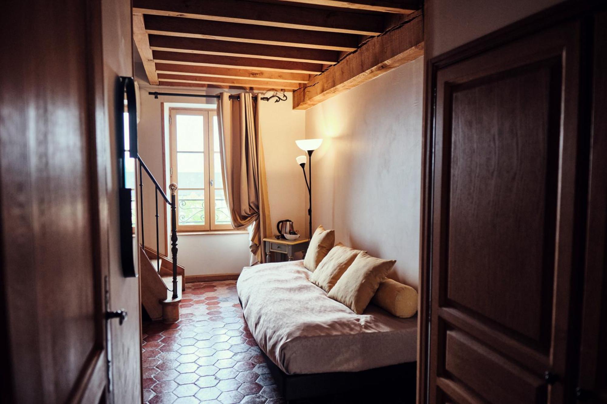 Hostellerie De La Tour D'Auxois โซลิเยอ ภายนอก รูปภาพ