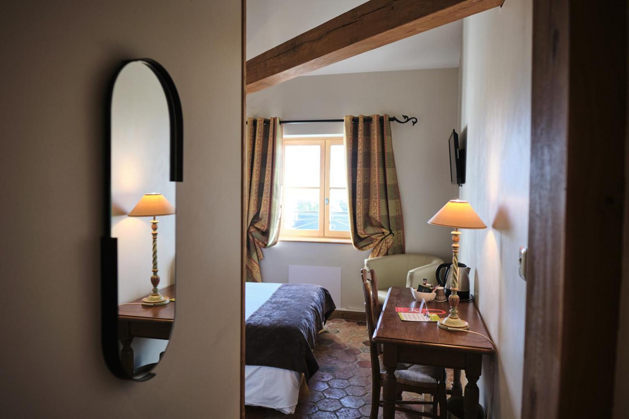 Hostellerie De La Tour D'Auxois โซลิเยอ ภายนอก รูปภาพ