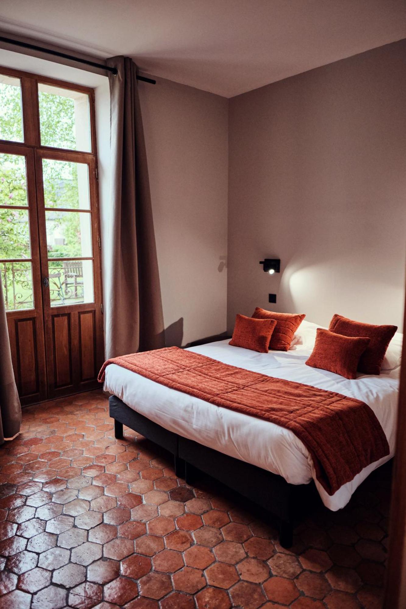 Hostellerie De La Tour D'Auxois โซลิเยอ ภายนอก รูปภาพ