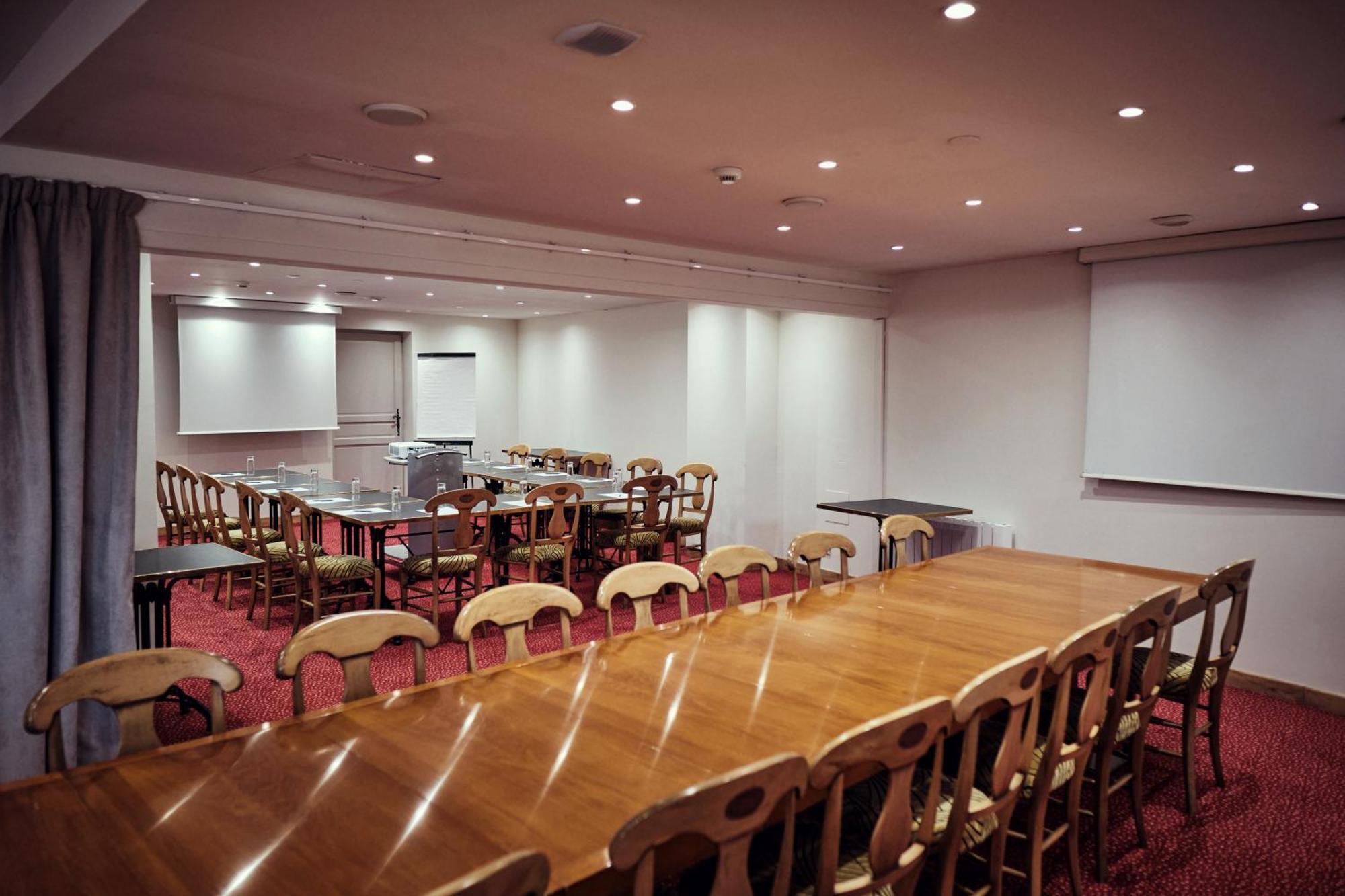 Hostellerie De La Tour D'Auxois โซลิเยอ ภายนอก รูปภาพ