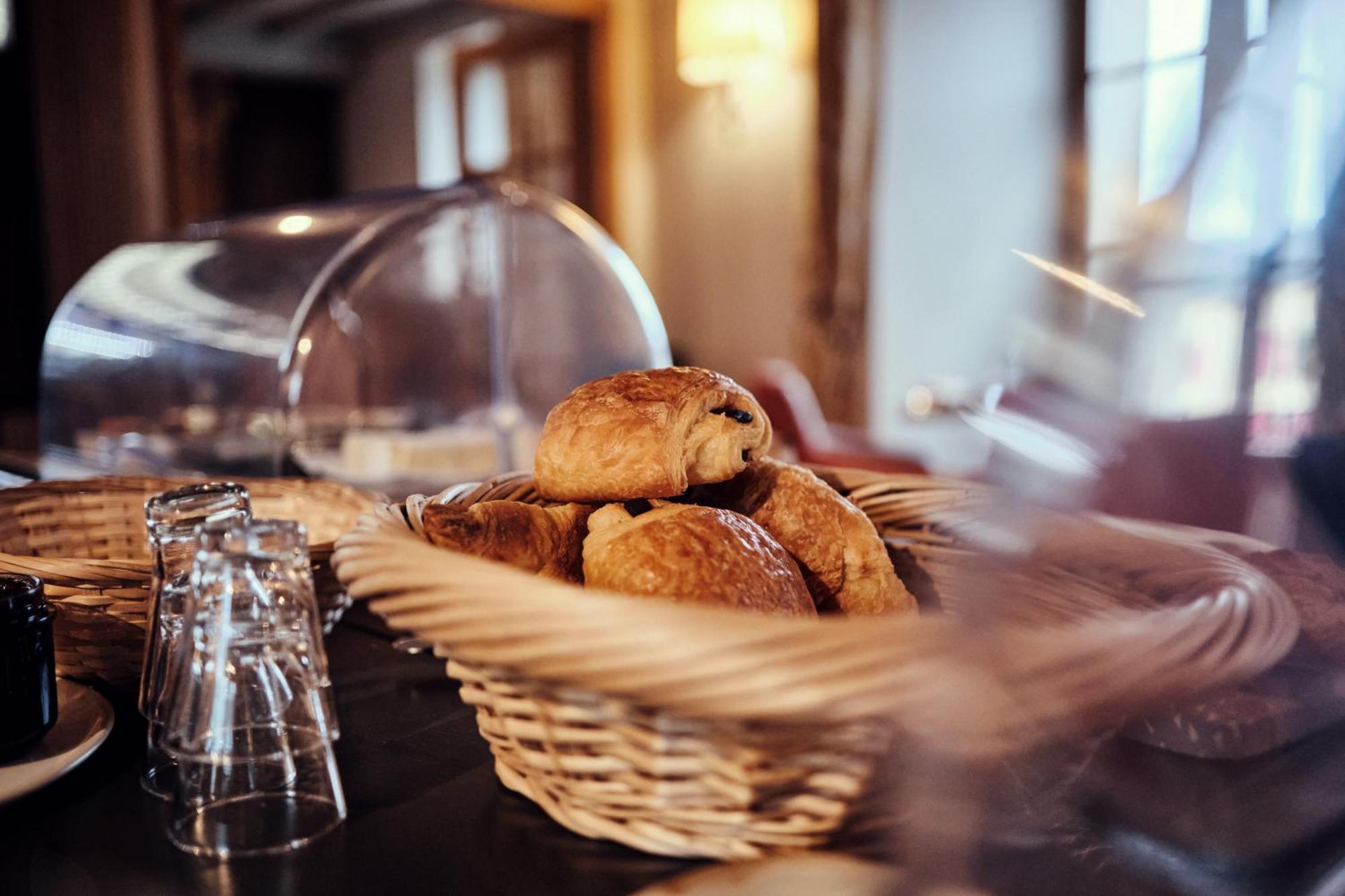 Hostellerie De La Tour D'Auxois โซลิเยอ ภายนอก รูปภาพ