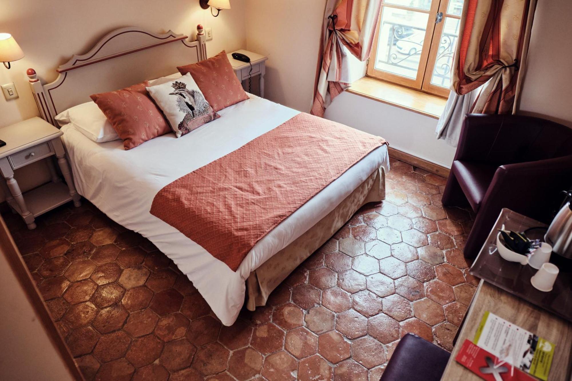 Hostellerie De La Tour D'Auxois โซลิเยอ ภายนอก รูปภาพ