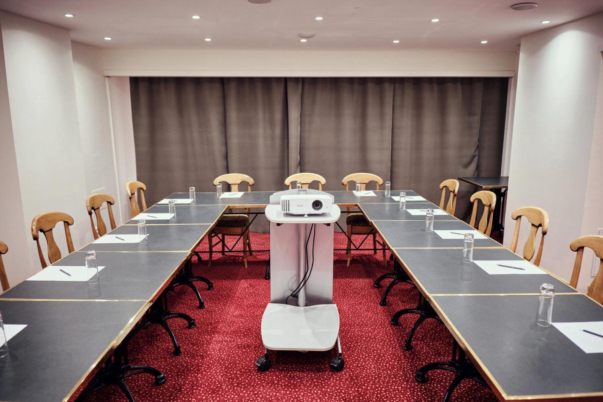 Hostellerie De La Tour D'Auxois โซลิเยอ ภายนอก รูปภาพ