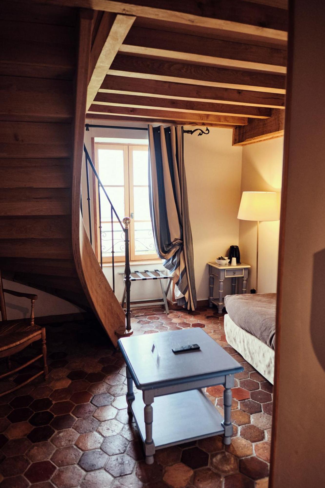 Hostellerie De La Tour D'Auxois โซลิเยอ ภายนอก รูปภาพ