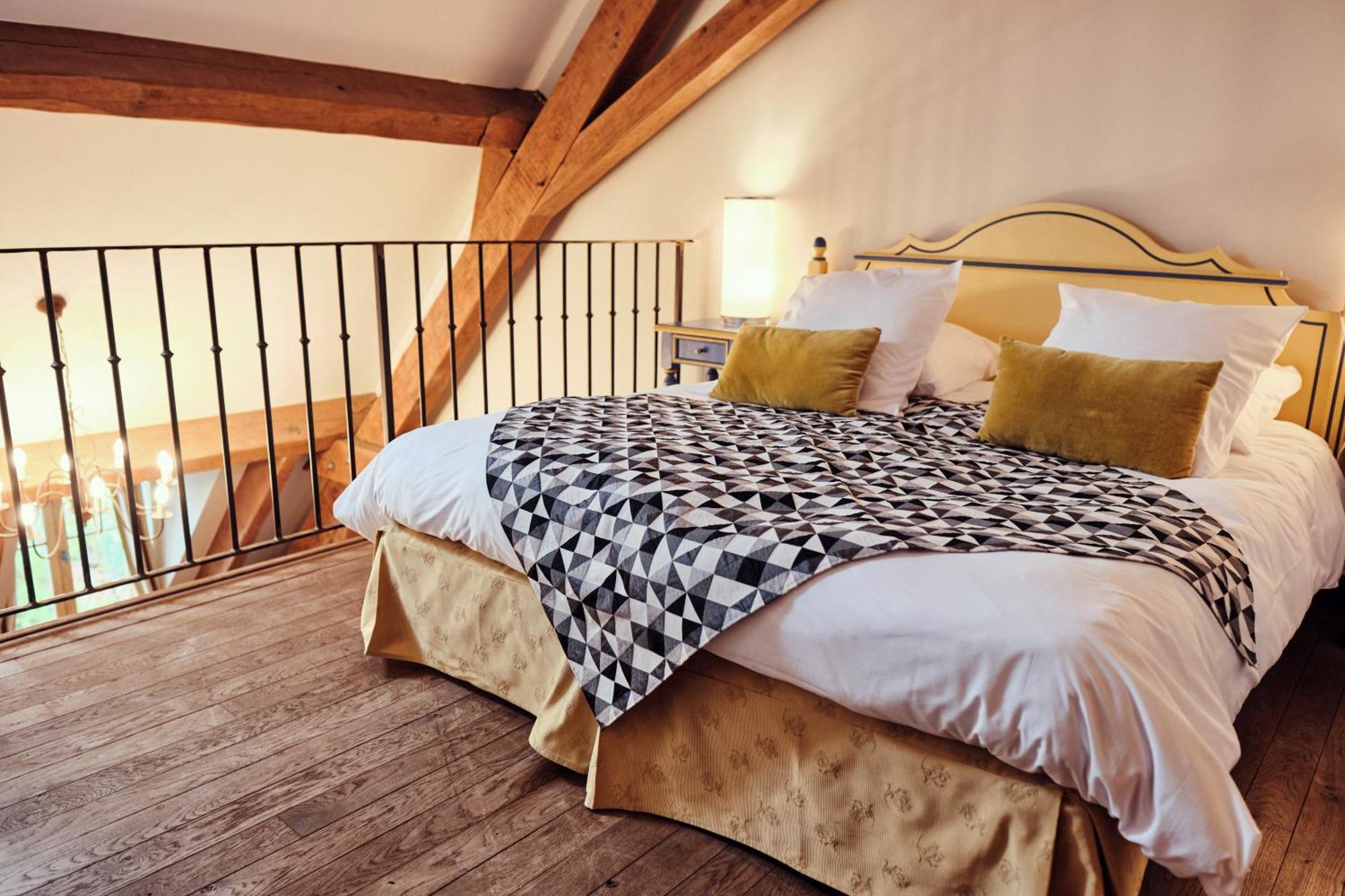 Hostellerie De La Tour D'Auxois โซลิเยอ ภายนอก รูปภาพ