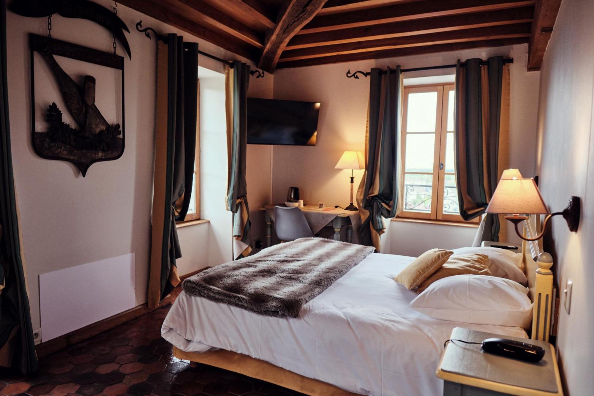 Hostellerie De La Tour D'Auxois โซลิเยอ ภายนอก รูปภาพ