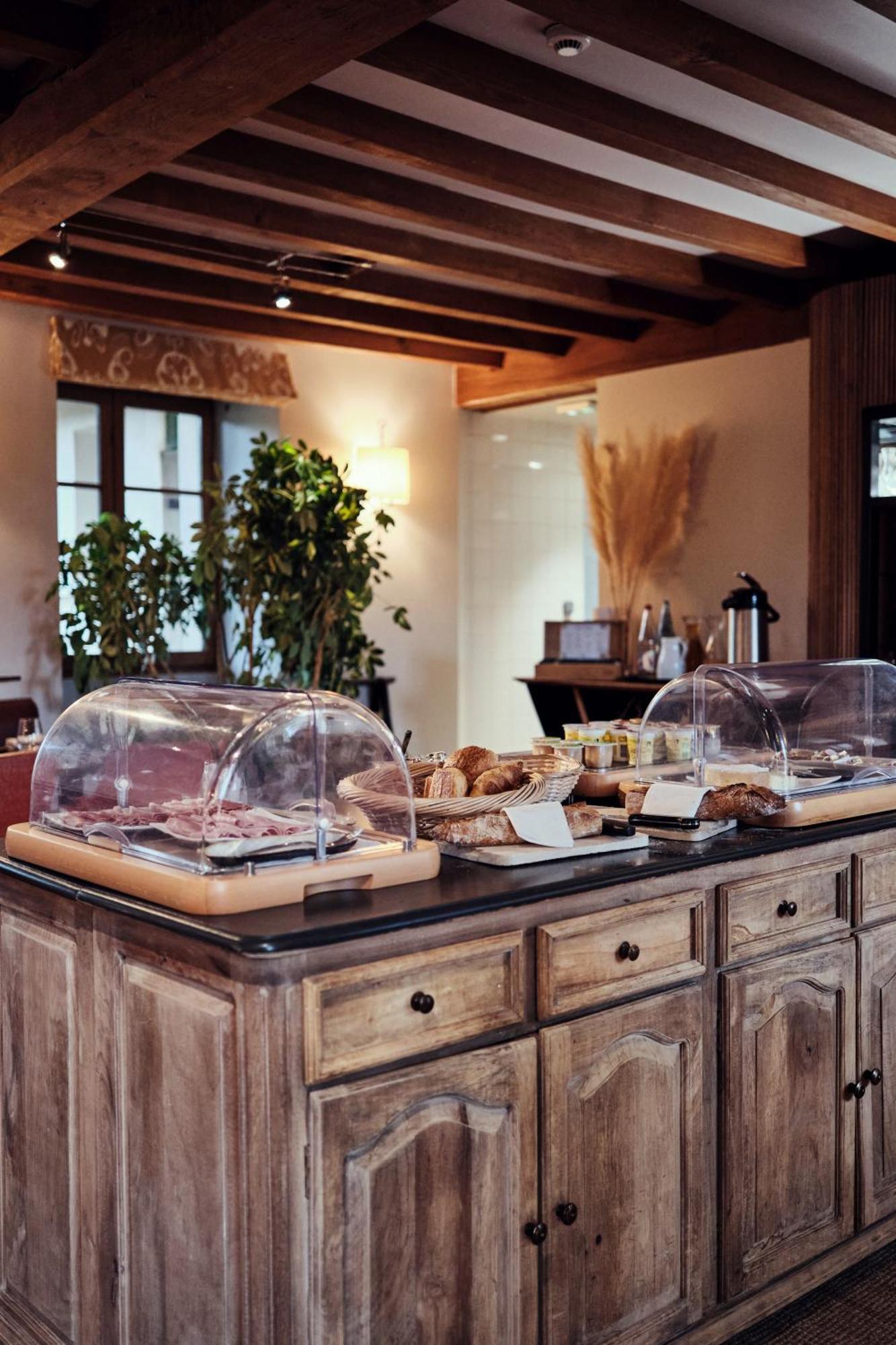 Hostellerie De La Tour D'Auxois โซลิเยอ ภายนอก รูปภาพ