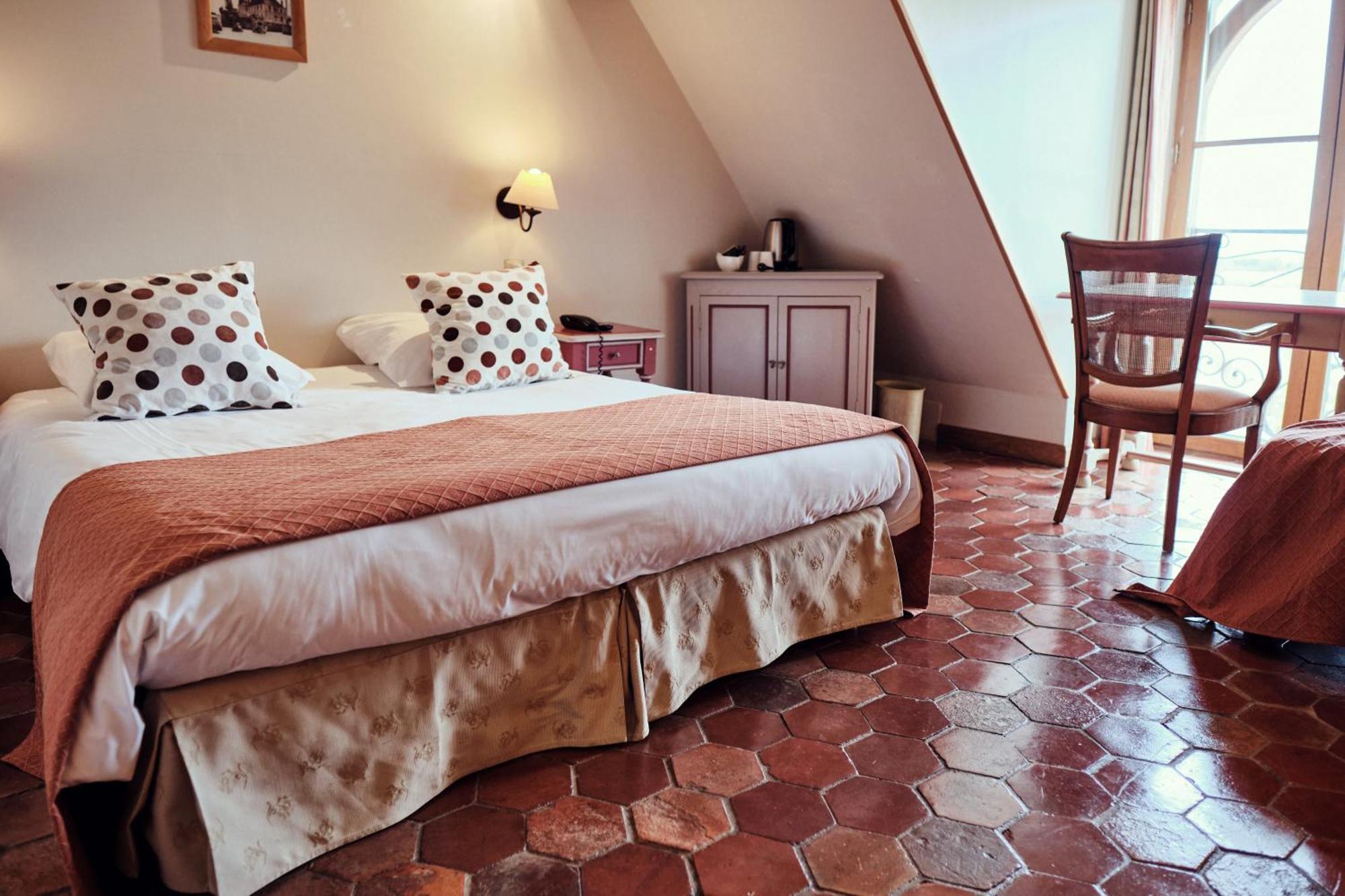 Hostellerie De La Tour D'Auxois โซลิเยอ ภายนอก รูปภาพ