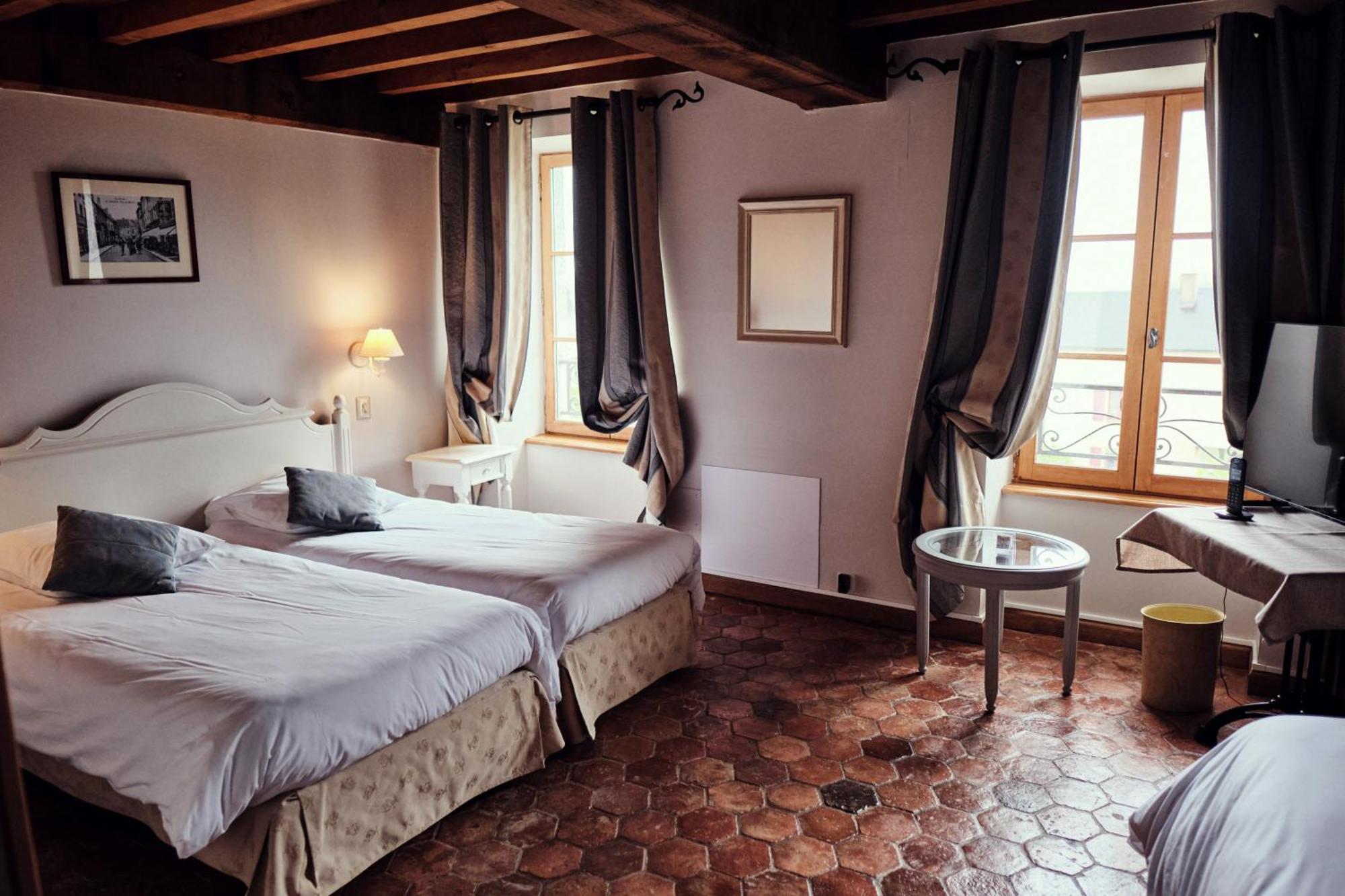 Hostellerie De La Tour D'Auxois โซลิเยอ ภายนอก รูปภาพ