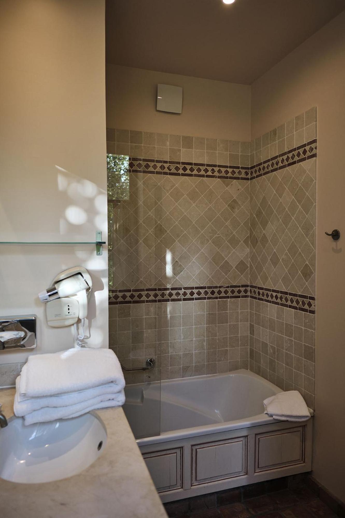 Hostellerie De La Tour D'Auxois โซลิเยอ ภายนอก รูปภาพ