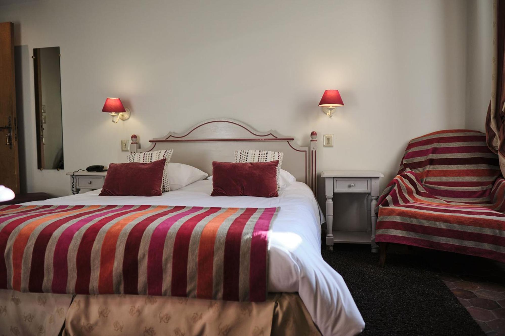 Hostellerie De La Tour D'Auxois โซลิเยอ ภายนอก รูปภาพ