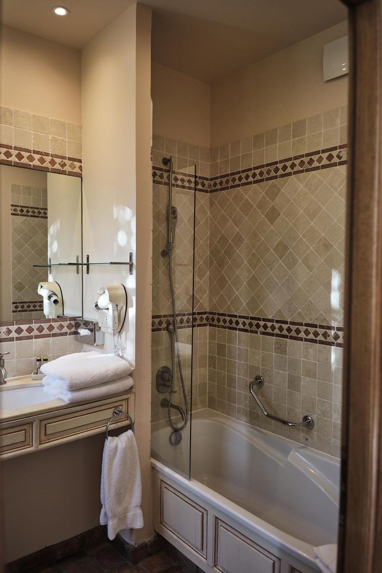 Hostellerie De La Tour D'Auxois โซลิเยอ ภายนอก รูปภาพ