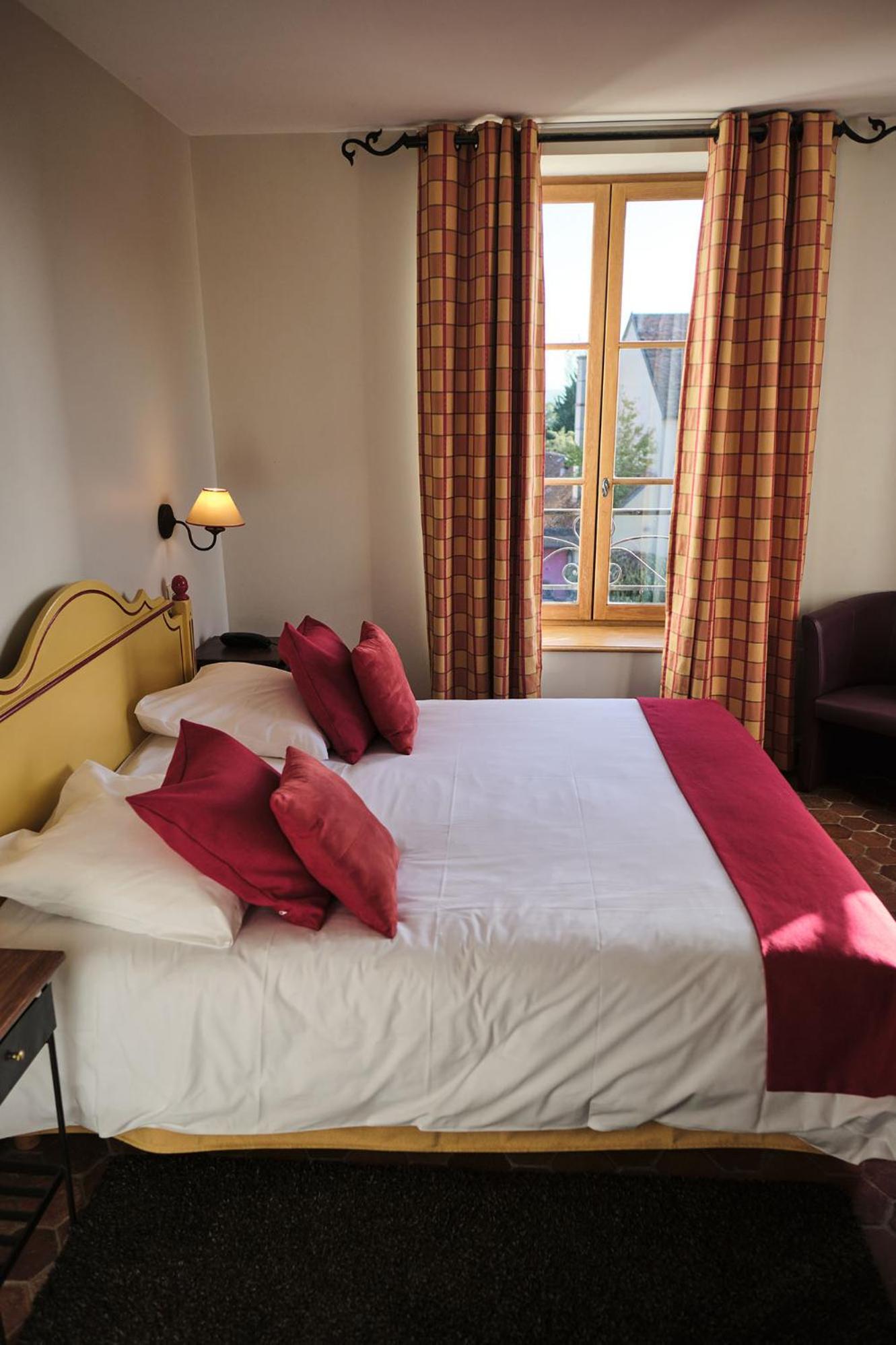 Hostellerie De La Tour D'Auxois โซลิเยอ ภายนอก รูปภาพ