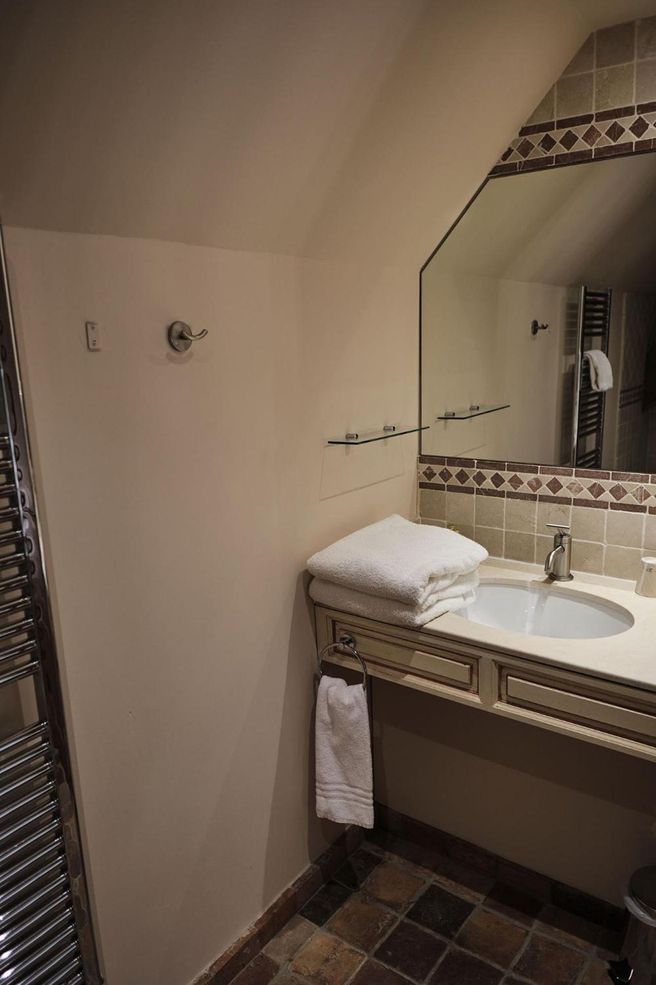 Hostellerie De La Tour D'Auxois โซลิเยอ ภายนอก รูปภาพ