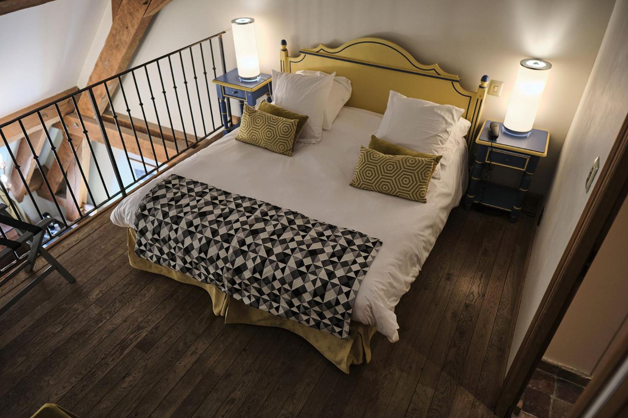 Hostellerie De La Tour D'Auxois โซลิเยอ ภายนอก รูปภาพ