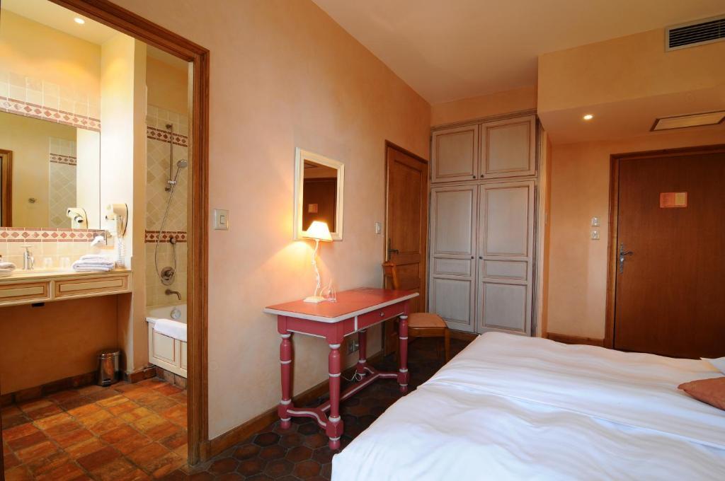 Hostellerie De La Tour D'Auxois โซลิเยอ ภายนอก รูปภาพ